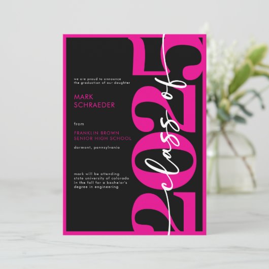 Modern Pink Typography Afstuderen aangekondigd Kaart (Staand voorkant)