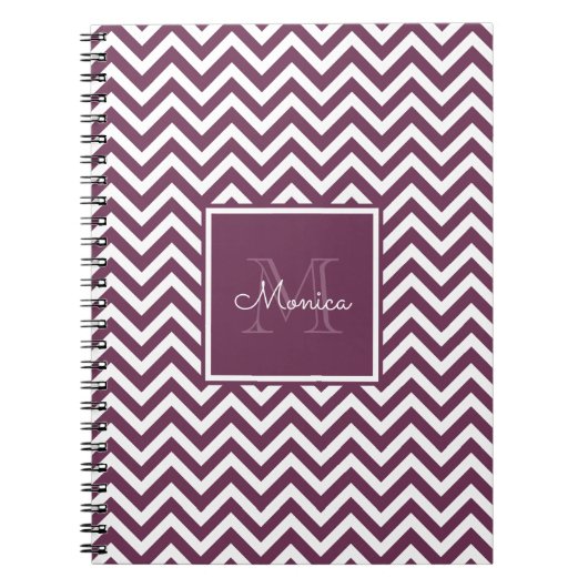 Modern Plum Chevron Pattern Monogram Notitieboek (Voorkant)