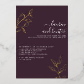 Modern Plum Paars Script Botanical Wedding Gold Folie Uitnodiging (Voorkant)