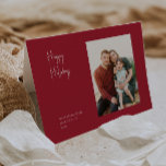Modern Prettige feestdagen | Eén foto met rode oms<br><div class="desc">Deze moderne prettige feestdagen | rode gevouwen enkele fotovakantiekaart is perfect voor uw minimalistische shabby chic boho red and white vakantion groet. De minimale witte handgeschreven kalligrafie is delicaat en robuust, terwijl het klasje en elegant blijft. U zult vinden dat alles over dit product editable is, zodat voel vrij om...</div>