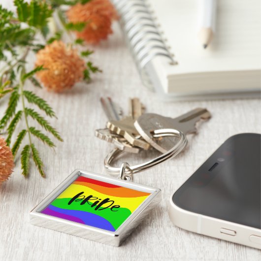 Modern Pride Rainbow Sleutelhanger (Zijkant)