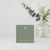 Modern Professional Green Plain Gold Monogramed Vierkante Visitekaartje (Staand voorkant)