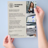 Modern professionele flyer voor financiële dienste (Hand)