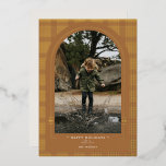 Modern Pset Rust Terracotta Gold Folie Feestdagenkaart<br><div class="desc">Een klassiek vormgeving met een moderne draai. De goudfolie heeft een roestterracotta achtergrond. Geef jaar,  groet,  familienaam,  favoriet afbeelding,  en een extra bericht op de rug uit om uw jaar in review te vertellen,  maar dat u kunt schrappen.</div>