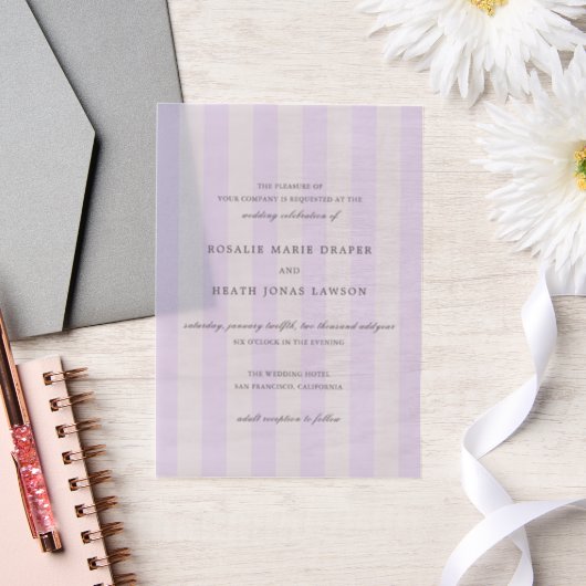 Modern Purple Stripes Elegant Wedding Vellum Uitnodigingen (Huwelijk)