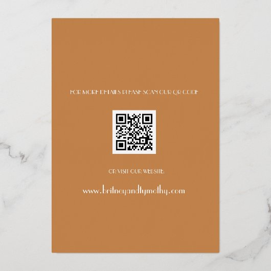 Modern QR Code Foto script Terracotta Weddenschap Folie Uitnodiging (Achterkant)