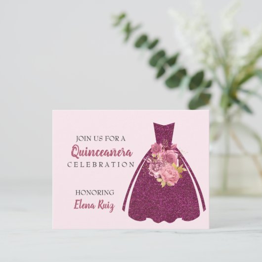 Modern Quinceañera Glitter Gown QR Code Uitnodigin Aankondigingskaart (Staand voorkant)