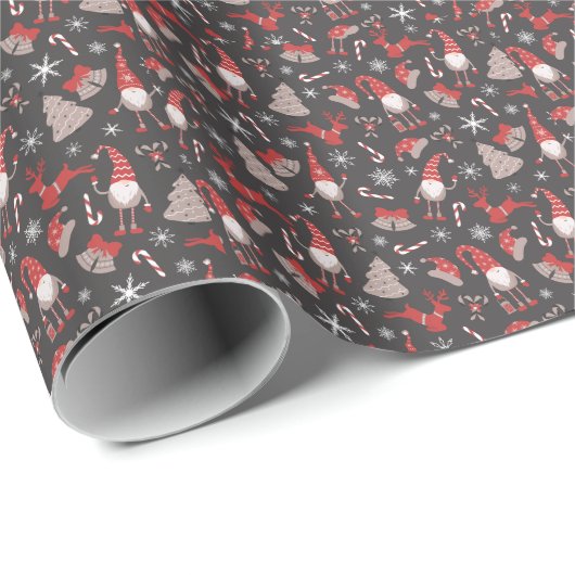Modern Red and Grey Holiday Gnome Pattern Wrapping Cadeaupapier (Rol Hoek)