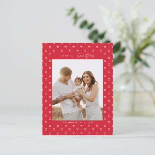 Modern Red Bow Pattern Familie Foto Kerstmis Briefkaart (Staand voorkant)