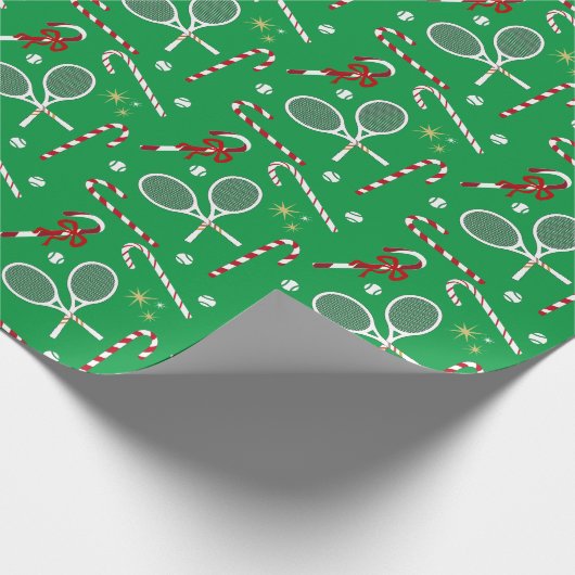 Modern Red Candy Cane Tennis Theme Kerstgroen Cadeaupapier (Hoek)