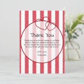 Modern Red Chalk Stripes Double Hearts Baby Shower Bedankkaart (Staand voorkant)