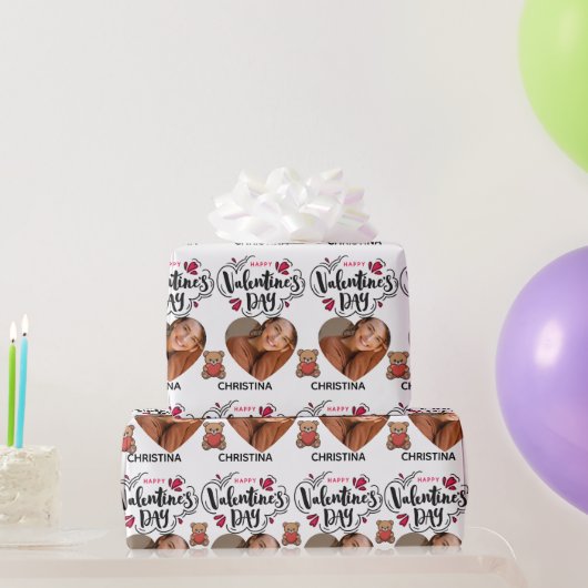 Modern Red Happy Valentines Day one Heart Photo Cadeaupapier (Feestgeschenken)