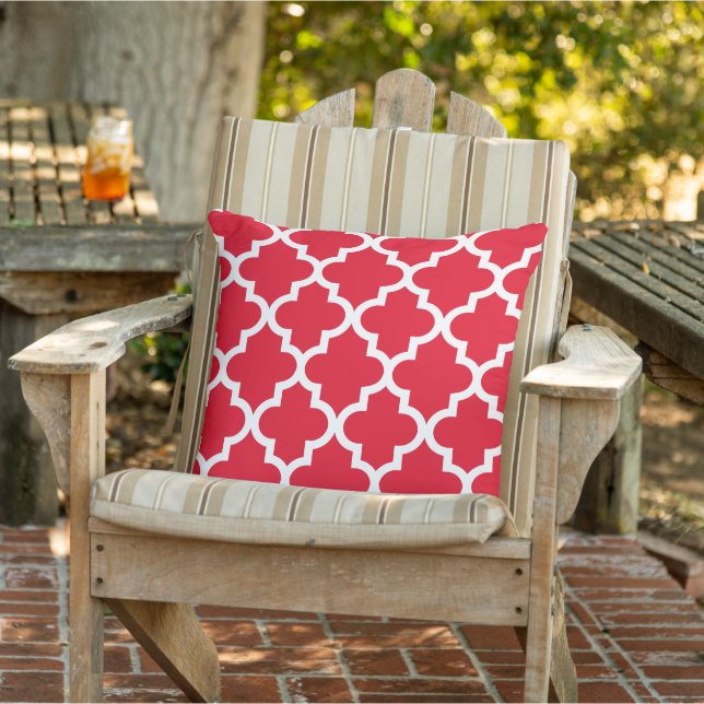 Modern Red Moroccan Quatrefoil Pattern Buitenkussen (Stoel)