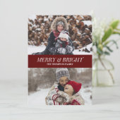 Modern Red Script Merry Bright Kerstfoto Feestdagenkaart (Staand voorkant)