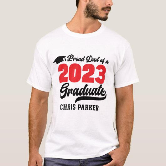Modern Red Script Proud DAD van 2023 Afstuderen T-shirt (Voorkant)