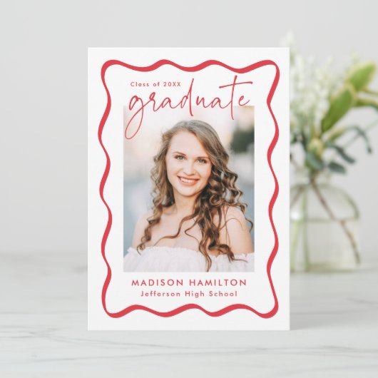 Modern Red Wavy Lijst 2 Foto Afstuderen Aankondiging (Staand voorkant)