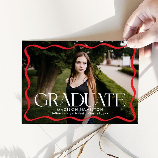 Modern Red Wavy Lijst Afstuderen 2 foto Afstuderen Aankondiging