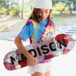 Modern Red White - Abstracte aangepaste persoonlij Persoonlijk Skateboard<br><div class="desc">Het moderne Rode Witte Abstracte Skateboard van de Aangepaste Naam van de Douane kenmerkt uw gepersonaliseerde naam in moderne typografie op een abstracte rode en witte achtergrond. Personaliseer door de tekst in het verstrekte tekstvakje uit te geven. Geef een aangepast geschenk, een gepersonaliseerd skateboard aan je favoriete skateboarder voor Kerstmis,...</div>