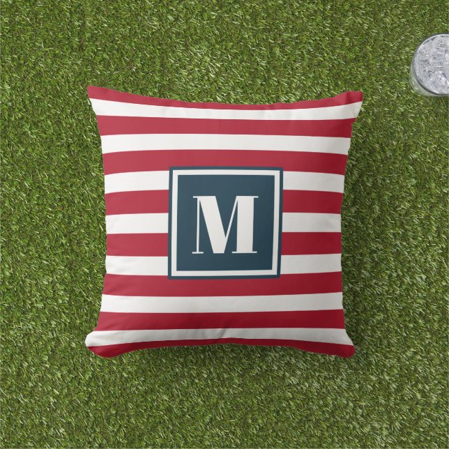 Modern Red White Blue Stripes 4 juli Monogram Buitenkussen (Gras)