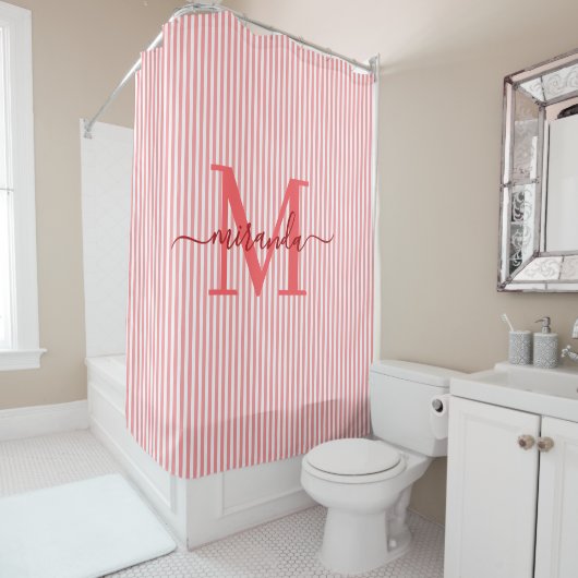 Modern Red & White Stripes Monogram Name Douchegordijn (In situ)