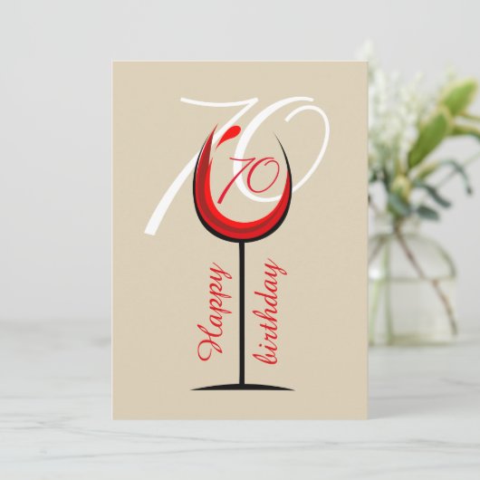 Modern Red Wine Glass Script 70th Birthday Kaart (Staand voorkant)