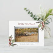 Modern religieus script Red Holly kerstfoto Feestdagenkaart (Staand voorkant)