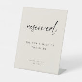 Modern "Reserved" Beige Script Wedding Reclamebord Met Voetstuk (Voorkant)