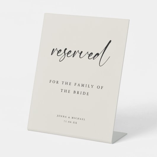 Modern "Reserved" Beige Script Wedding Reclamebord Met Voetstuk (Voorkant)