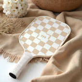 Modern Retro geruit patroon aangepast monogram Tan Pickleball Paddle