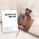 Modern Retro Lettering Casual fotoMonogram Kaart<br><div class="desc">Deze moderne retro-lettering casual fotomonogram is perfect voor je unieke, trendy eenvoudige bohemische zomerbruiloft. Het lettertype is een stijlvol zwart, chic 70's boho lettertype, dat dit design klassieke, minimale, roedige hippiebloemen biedt. U kunt uw eigen afbeeldingen of afbeeldingen toevoegen als u deze wilt aanpassen. Laat u alstublieft vrij om vragen...</div>