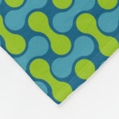 Modern Retro Link Pattern in Blue and Green Fleece Deken (Hoek)