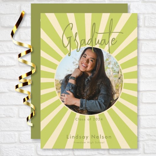 Modern Retro Sage Green Sunburst Photo Afstuderen Kaart