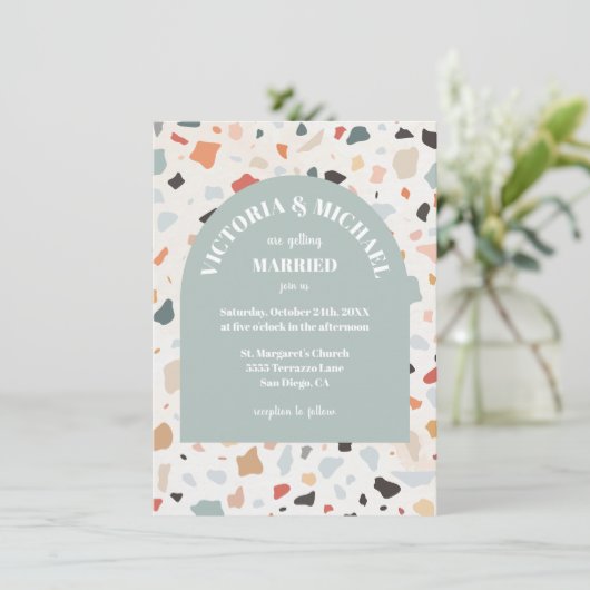 Modern Retro Terrazzo Wedding Arch Uitnodiging (Staand voorkant)