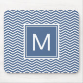 Modern Riverside Blue Chevrons en Monogram Muismat (Voorkant)