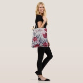 Modern Rode Bloemige Monogram Tote Bag (Op model)