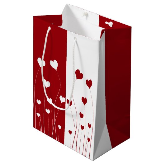 Modern Romantic Red White Love Hearts Medium Cadeauzakje (Voorkant Gekanteld)