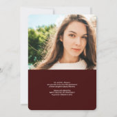 Modern rood bogundy script 2 foto's afstuderen aankondiging (Achterkant)