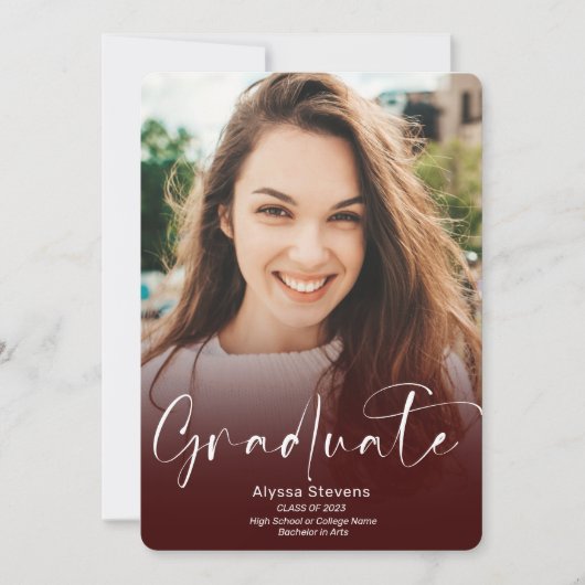 Modern rood bogundy script 2 foto's afstuderen aankondiging (Voorkant)