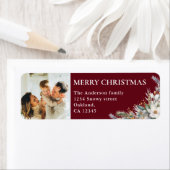 Modern Rood Elegante Foto & Pine Greenery Kerstmis Etiket (Insitu)