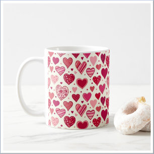 Modern rood en roze hartenpatroon koffiemok
