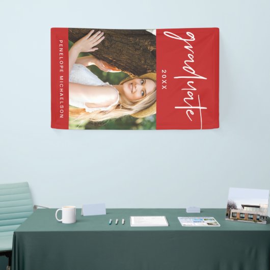 Modern rood en wit Afstuderen Script Foto Spandoek (Beurs)