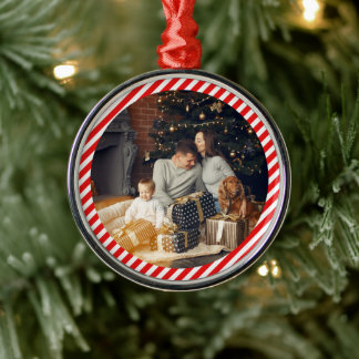 Modern rood en wit gestreept metalen ornament