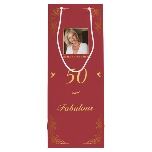 Modern Rood Goud 50 Fabulous Verjaardagsfoto Wijn Cadeautas (Achterkant)