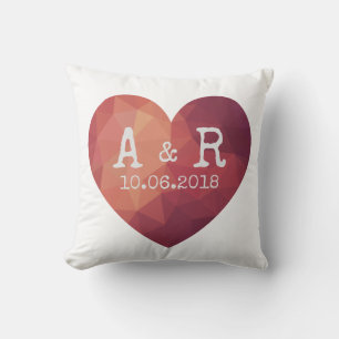 Modern rood hart paar monogrammen en datum kussen