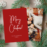 Modern rood kalligrafie script vrolijk kerstfeest feestdagenkaart<br><div class="desc">Moderne kerstkaart met een zeer minimalistisch design,  hedendaagse kalligrafie voor "Vrolijk kerstfeest" en uw familienaam of andere tekst naar keuze op de voorkant en uw foto op de achterkant.</div>