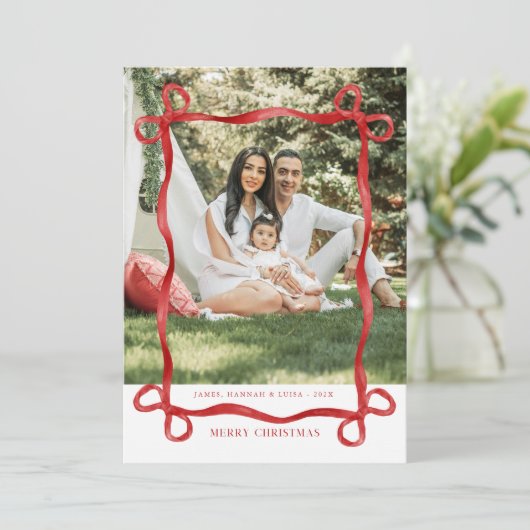 Modern Rood Lint Kerstmis Foto Feestdagenkaart (Staand voorkant)