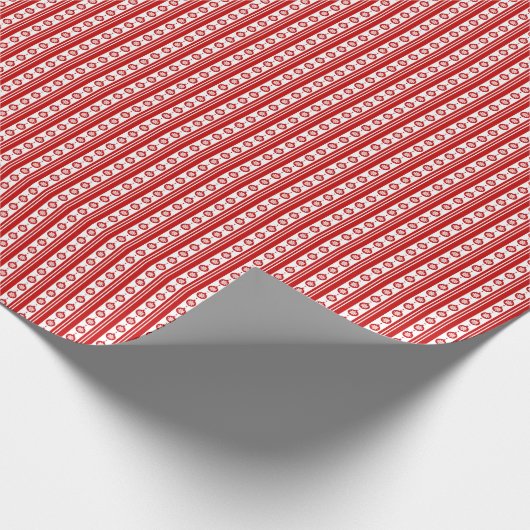 Modern rood & wit kerstbal patroon cadeaupapier (Hoek)