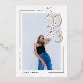 Modern Roos Gold 2023 Foto Afstuderen Folie Uitnodiging (Voorkant)