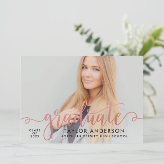Modern Roos Gold Script Afstuderen foto-Afstuderen Kaart (Staand voorkant)