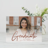 Modern Roos Gold Script Photo Afstuderen Aankondiging (Staand voorkant)